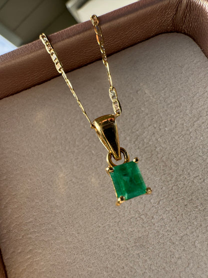 Dije Esmeralda oro 18k