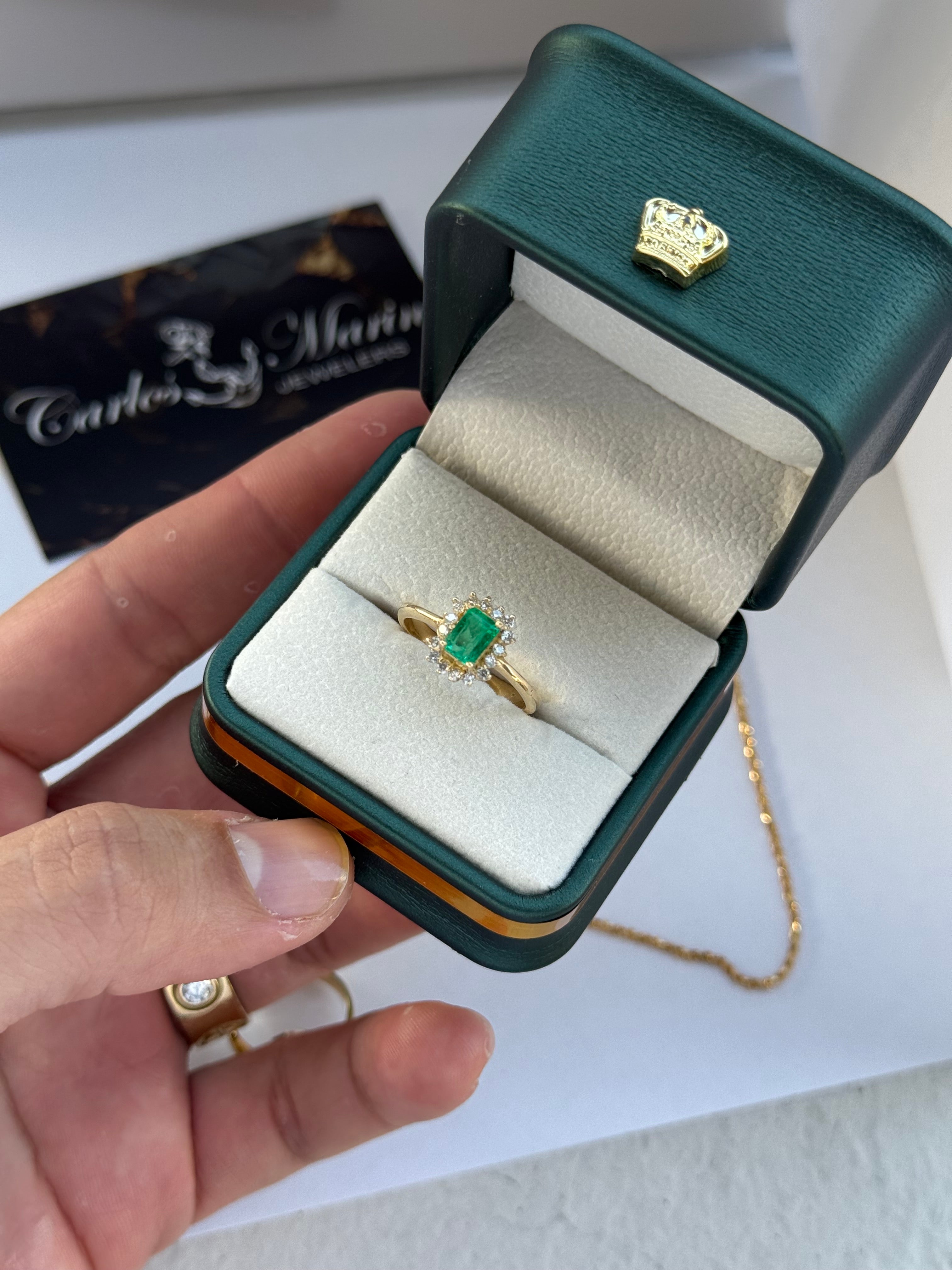 Anillo en oro 18k Esmeralda Cuadrada diamantes