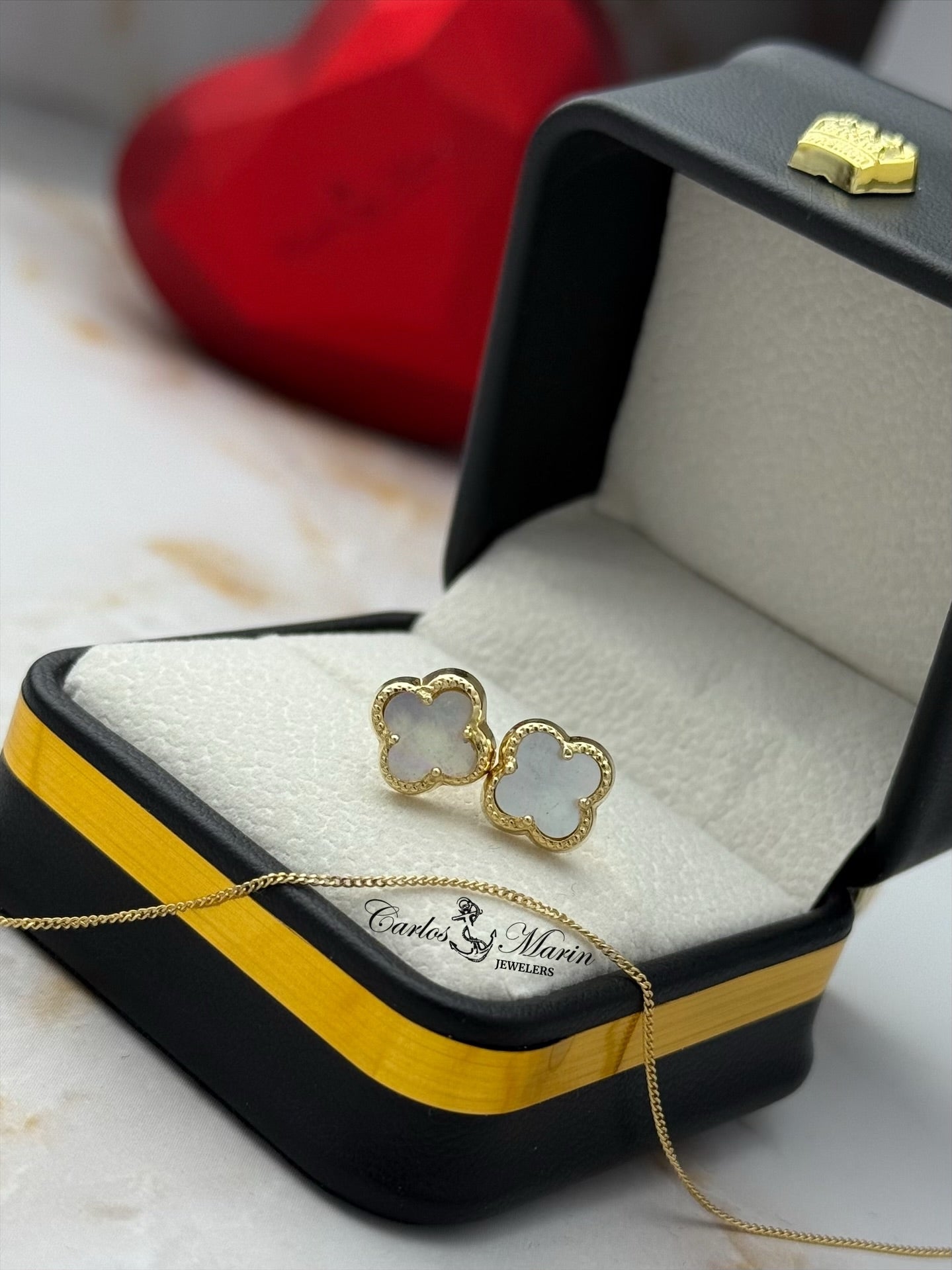 Aretes de oro 18k con Esmeralda redonda