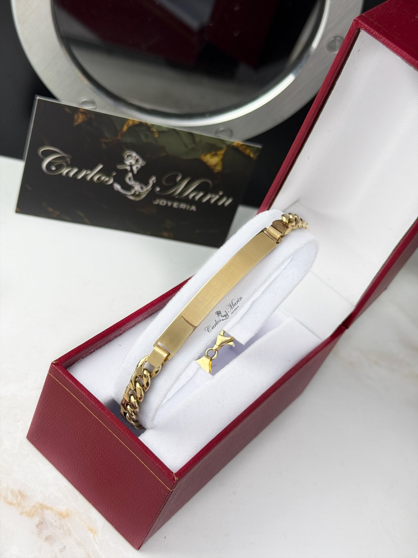 Bracelet cubano con placa en oro 18k