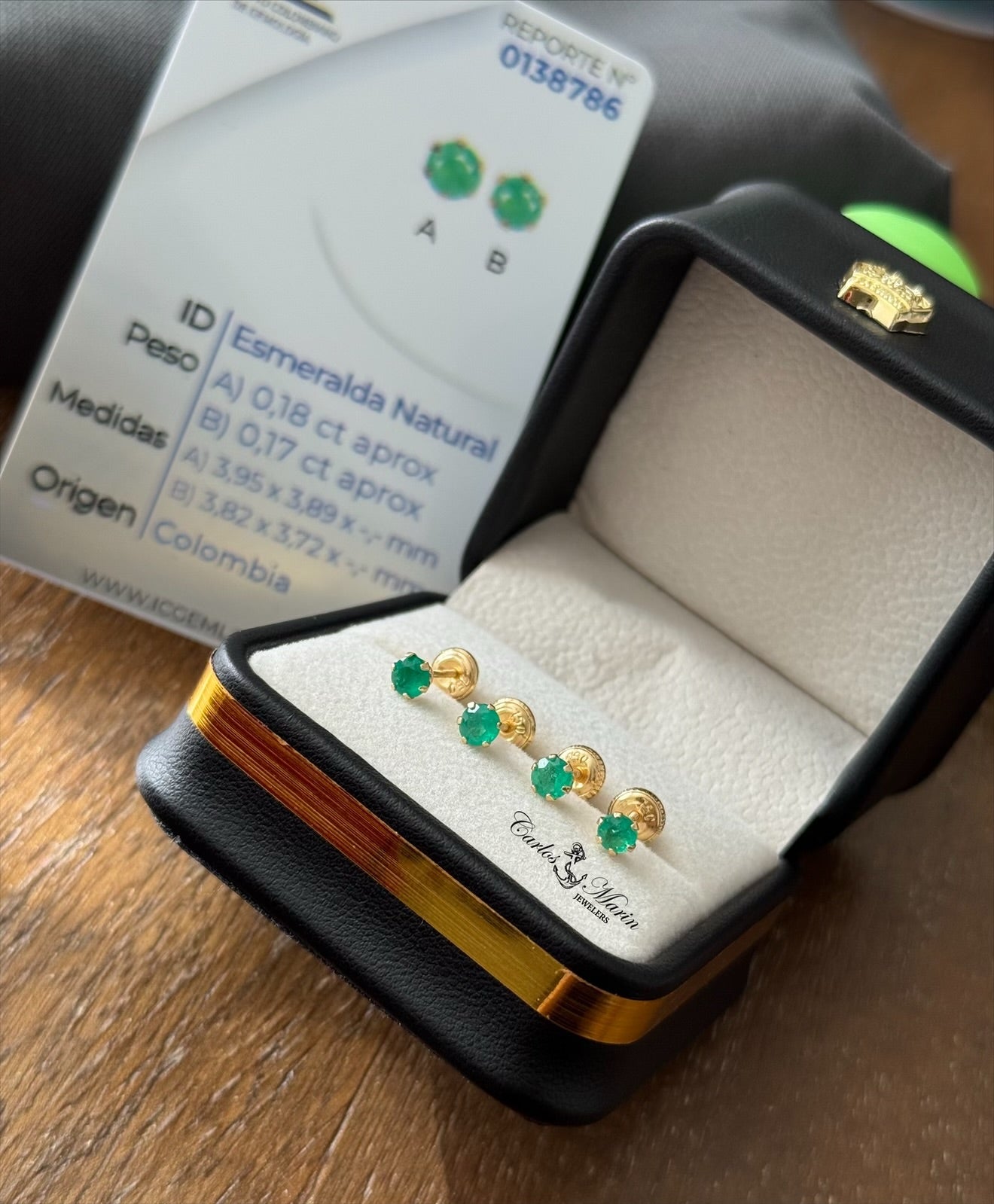 Aretes de oro 18k con Esmeralda redonda