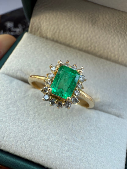 Anillo en oro 18k Esmeralda Cuadrada diamantes